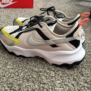 Women’s Nike TC 7900 LX Shoes Size  11